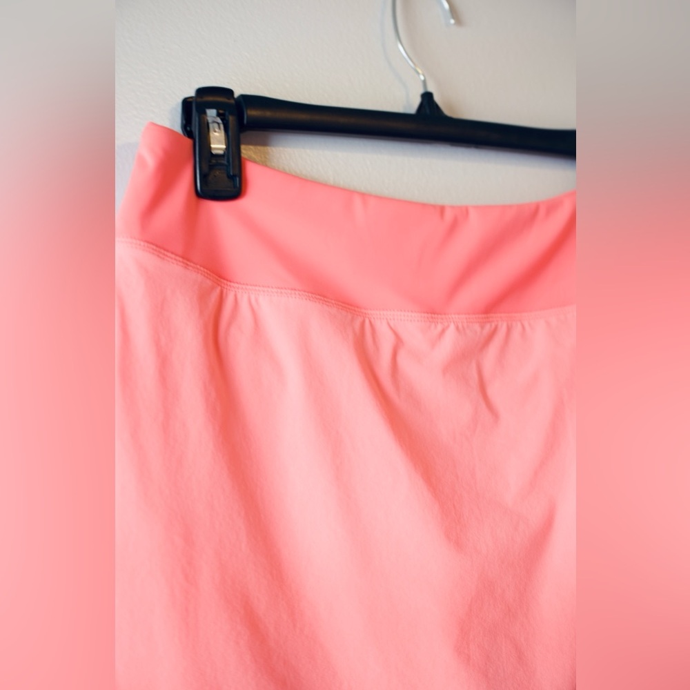 Mono B Micro-Perforated Ruffled Back Skort - Picture 6 of 12